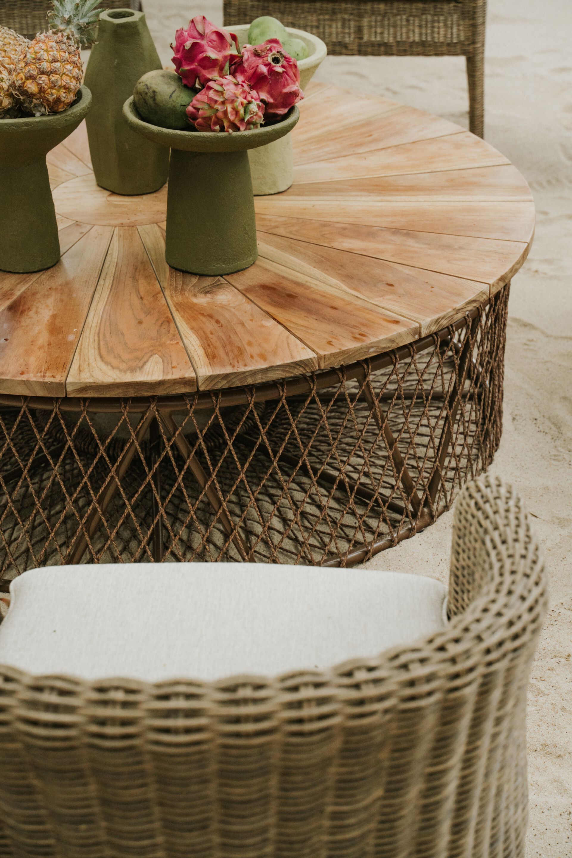 Низкий стол из тикового дерева cbdesign коктейль ARCH-00051537 - Вид №5