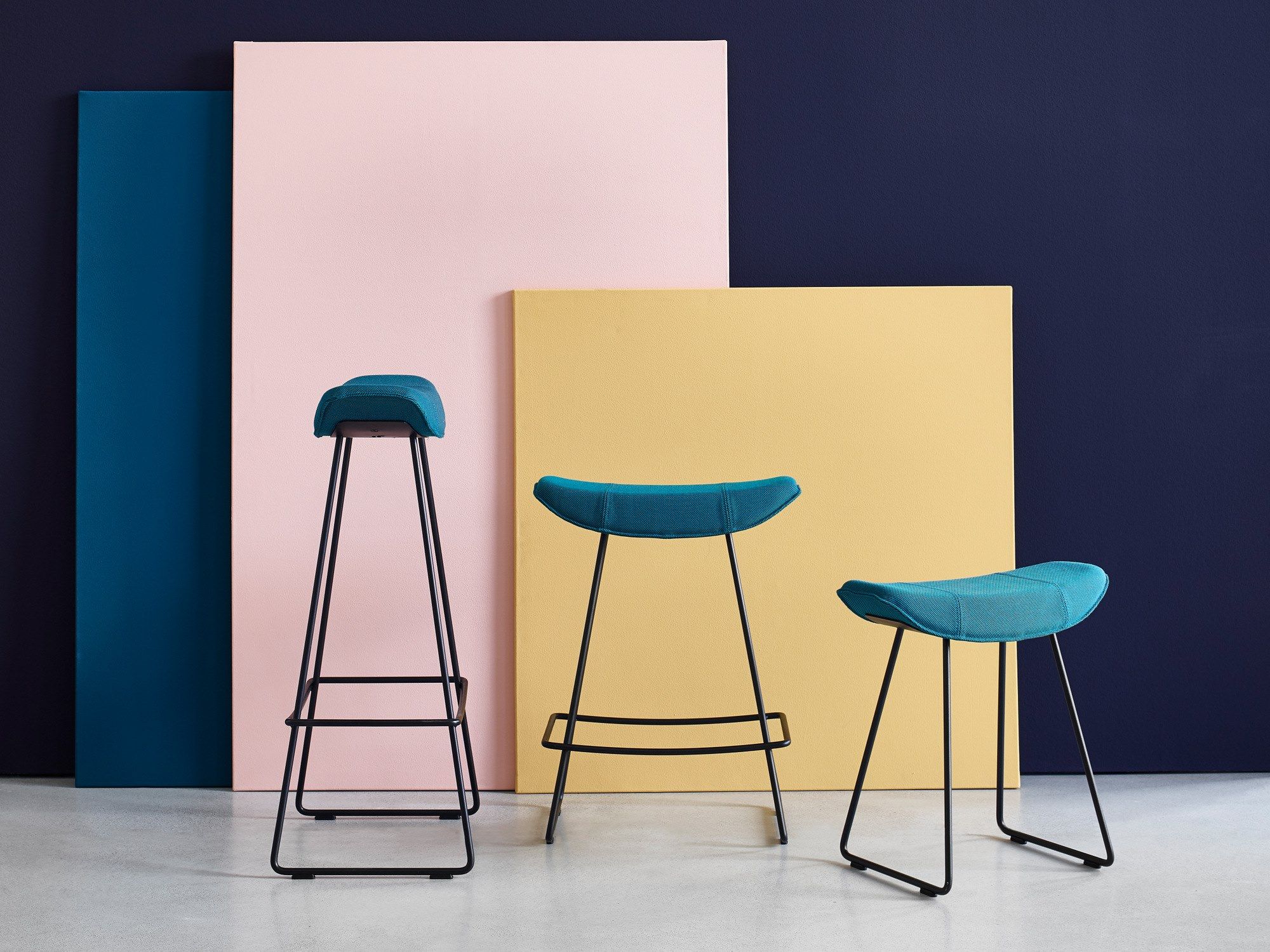 Кожаный низкий мягкий табурет Freifrau KYA STOOL SEAT WIRE FRAME ARCH-00149843 - Вид №3