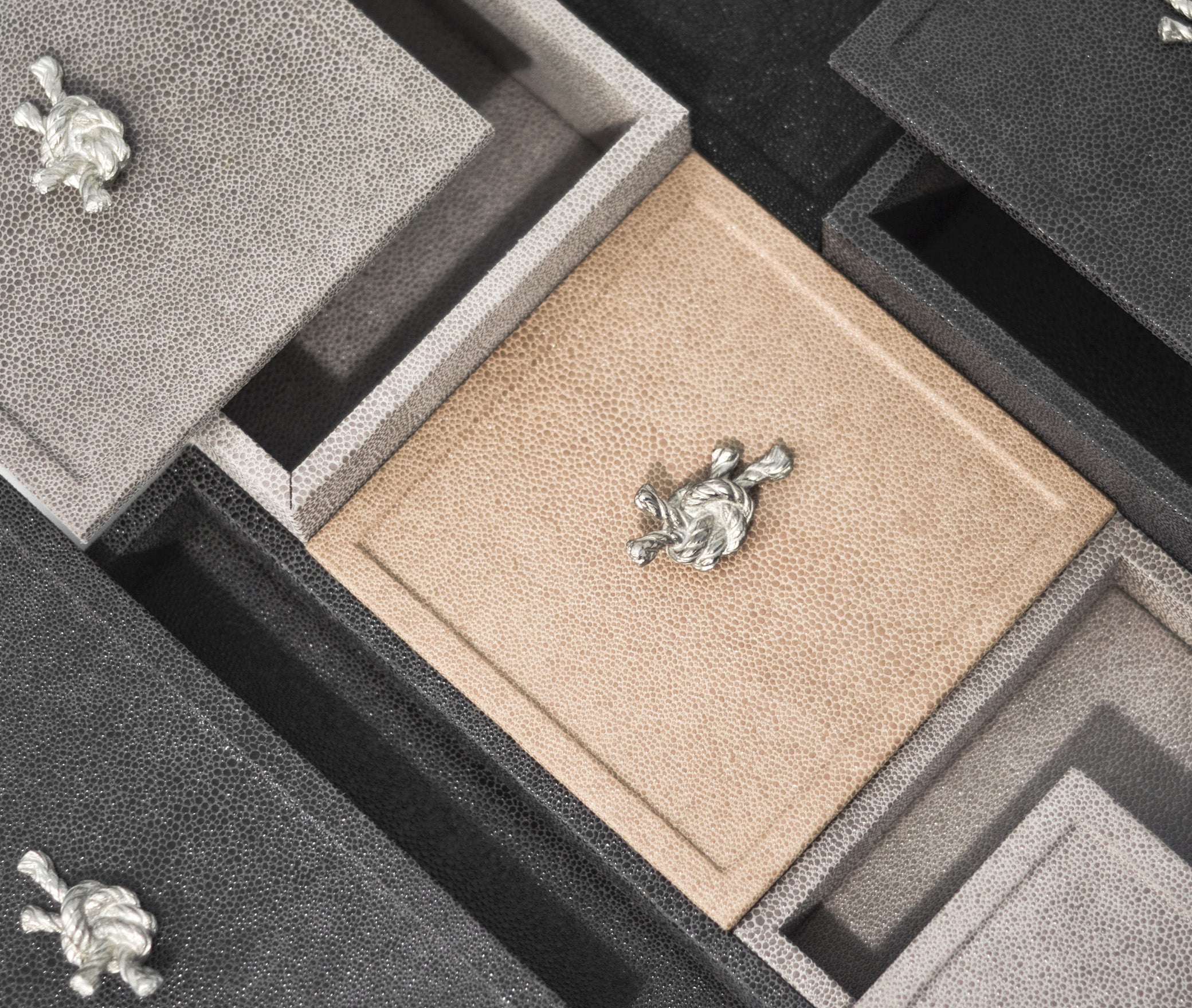 Квадратная коробка Thalia - 17,5X17,5XH8 см / металлическая отделка_хром / ari-leather_coffee Pinetti 00.0142.037.015 - Вид №4