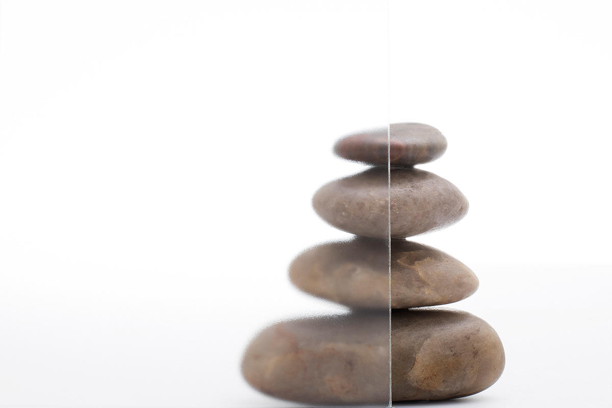 FSRT261 Стекло Vivichrome с хромисовым покрытием показано в виде конфигурации с промежуточным слоем цвета хурмы и стандартной отделкой Forms-surfaces  - Вид №1