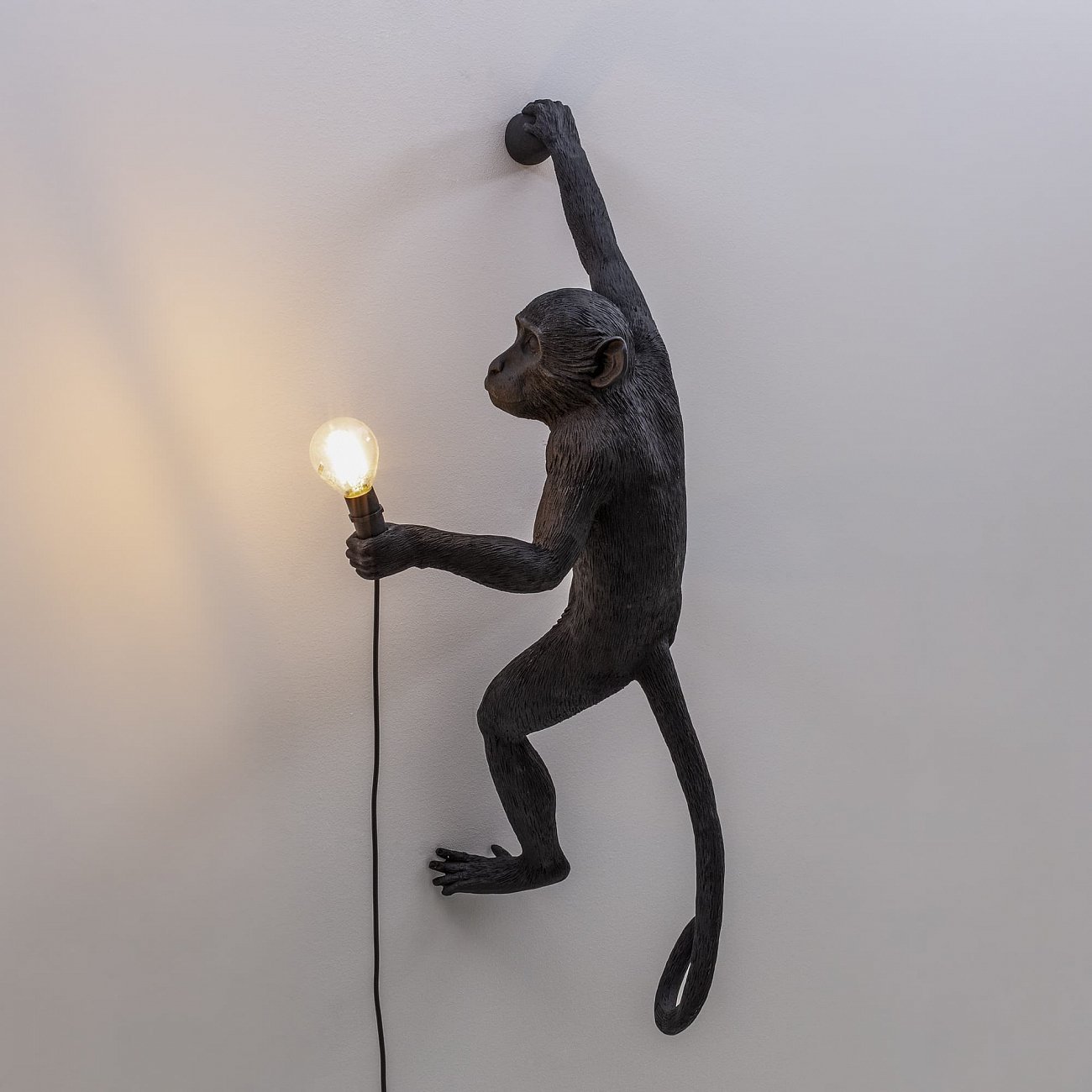 Светильник настенный черный Monkey Lamp Hanging Right 14919 SELETTI ОБЕЗЬЯНА 00-3882928 Черный  - Вид №2