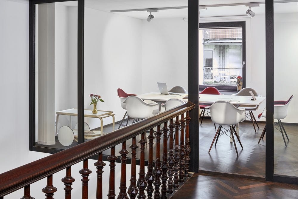 Полипропиленовый стул с подлокотниками VITRA Eames Plastic Chair ARCH-00057074 - Вид №9