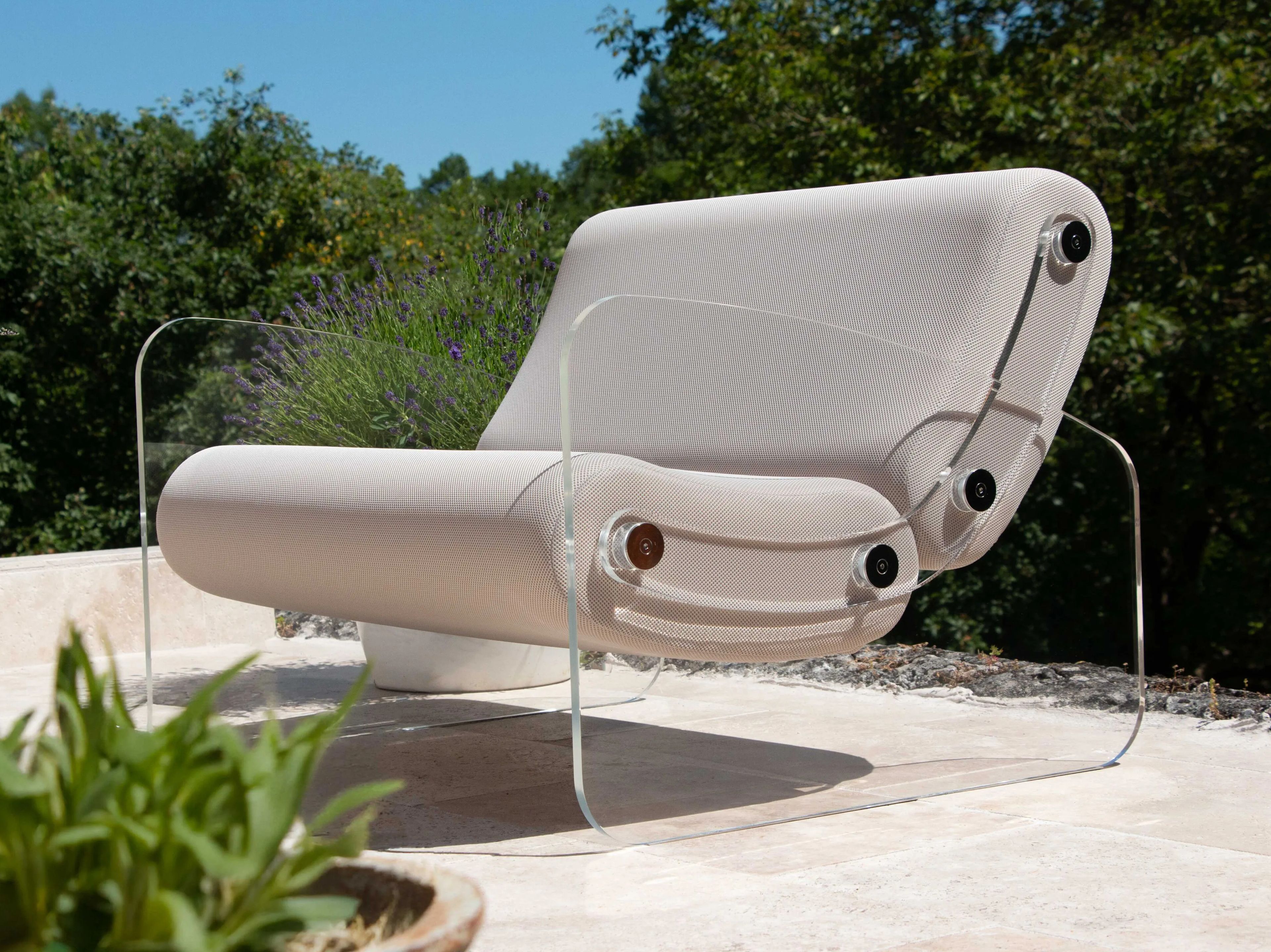 Кресло из ПММА и ткани с подлокотниками KUUMO MW03 ARCH-00086087