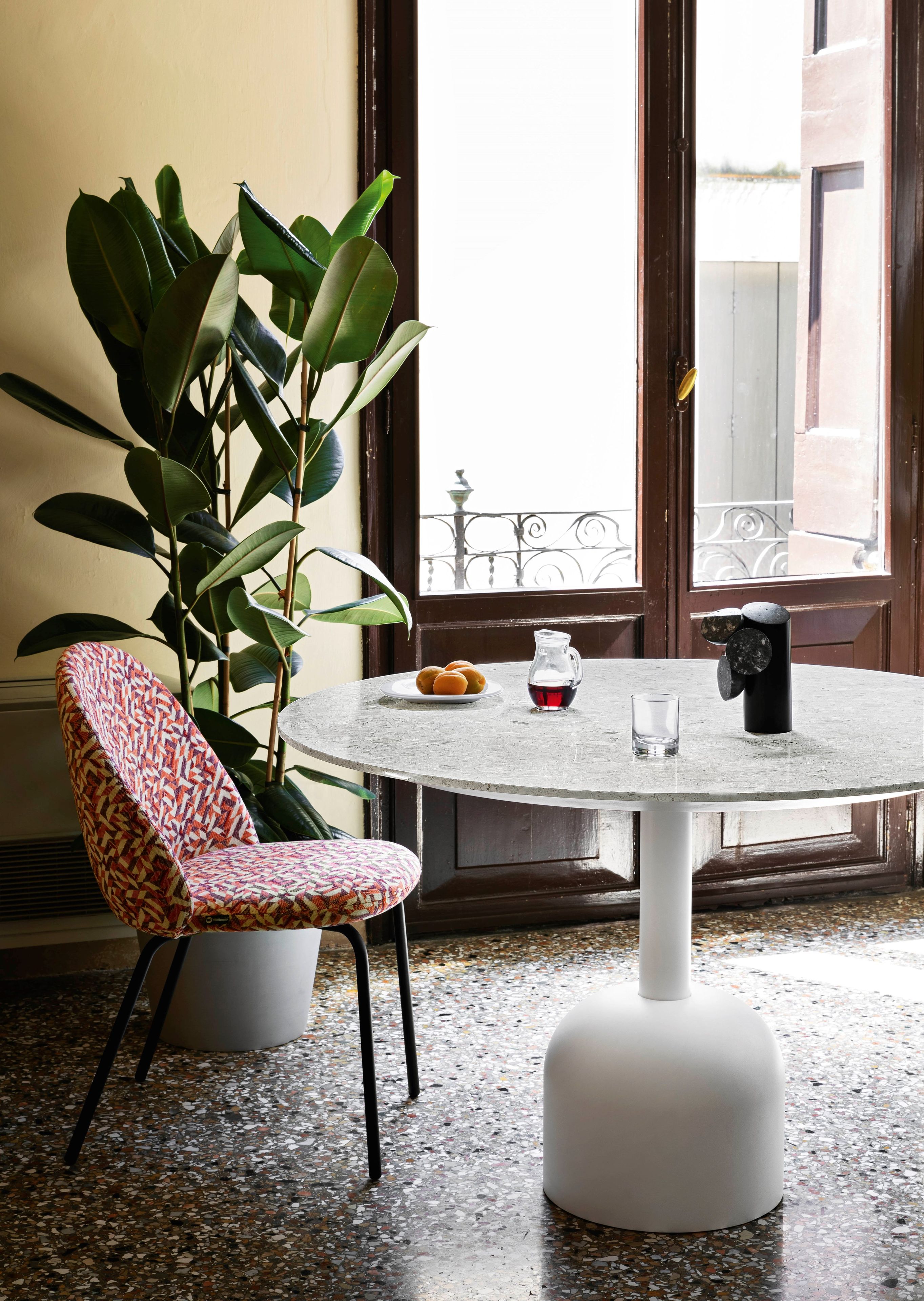 Круглый стол из натурального камня Miniforms Illo ARCH-00146387 - Вид №2