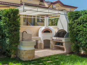 Барбекю из натурального камня