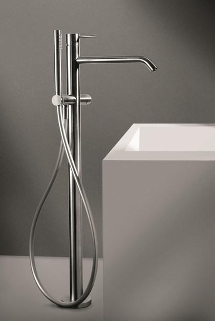 Fir Italia Напольный смеситель для ванны на одно отверстие с ручным душем Cleosteel 48 4833008 - Вид №1