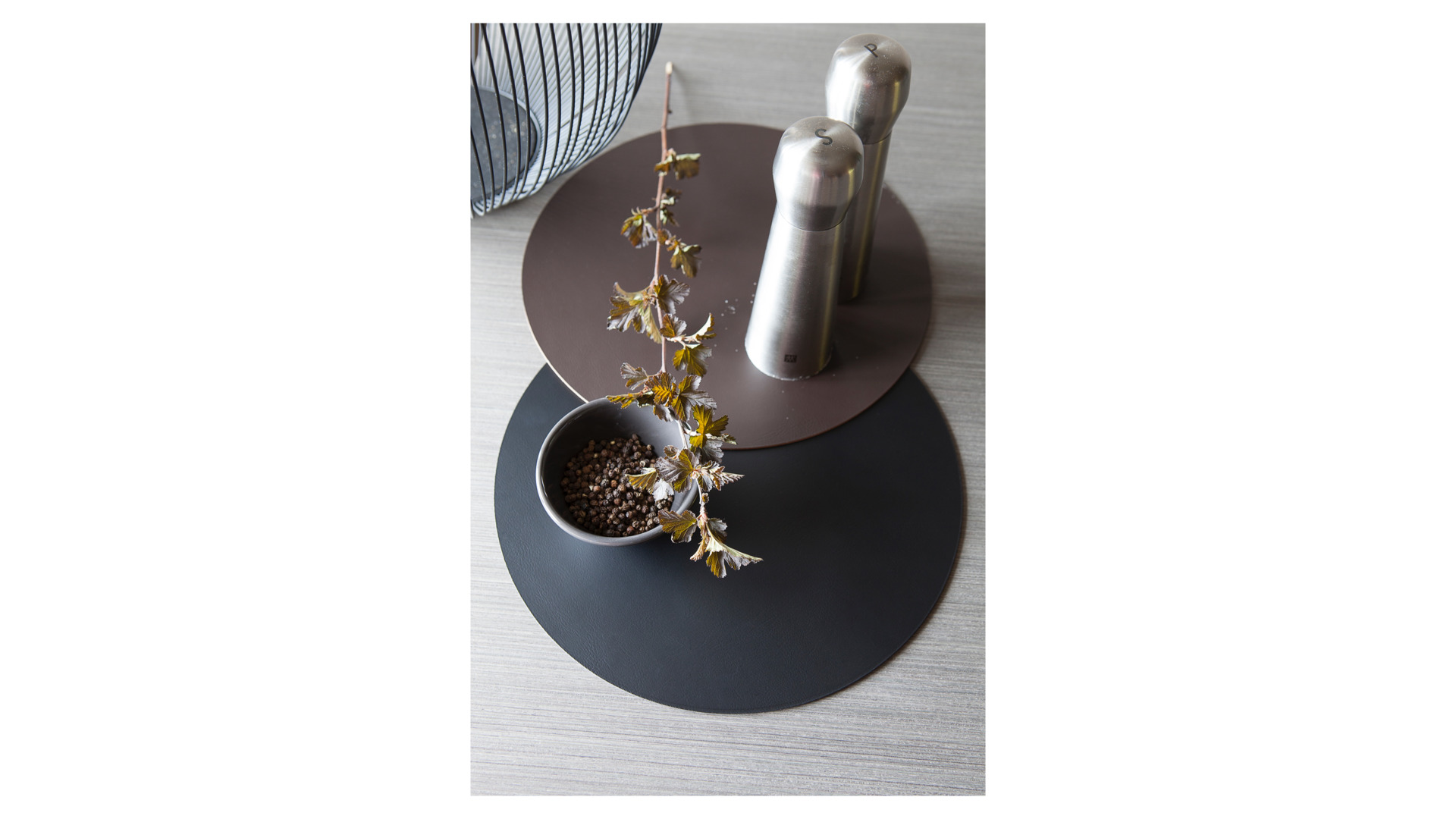 10640188 ADJ Круглый плейсмат 30см (серый/черный) Многослойная кожа SPECTRO  - Вид №1