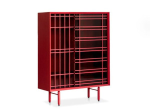 Деревянный и стеклянный шкаф с раздвижными дверями