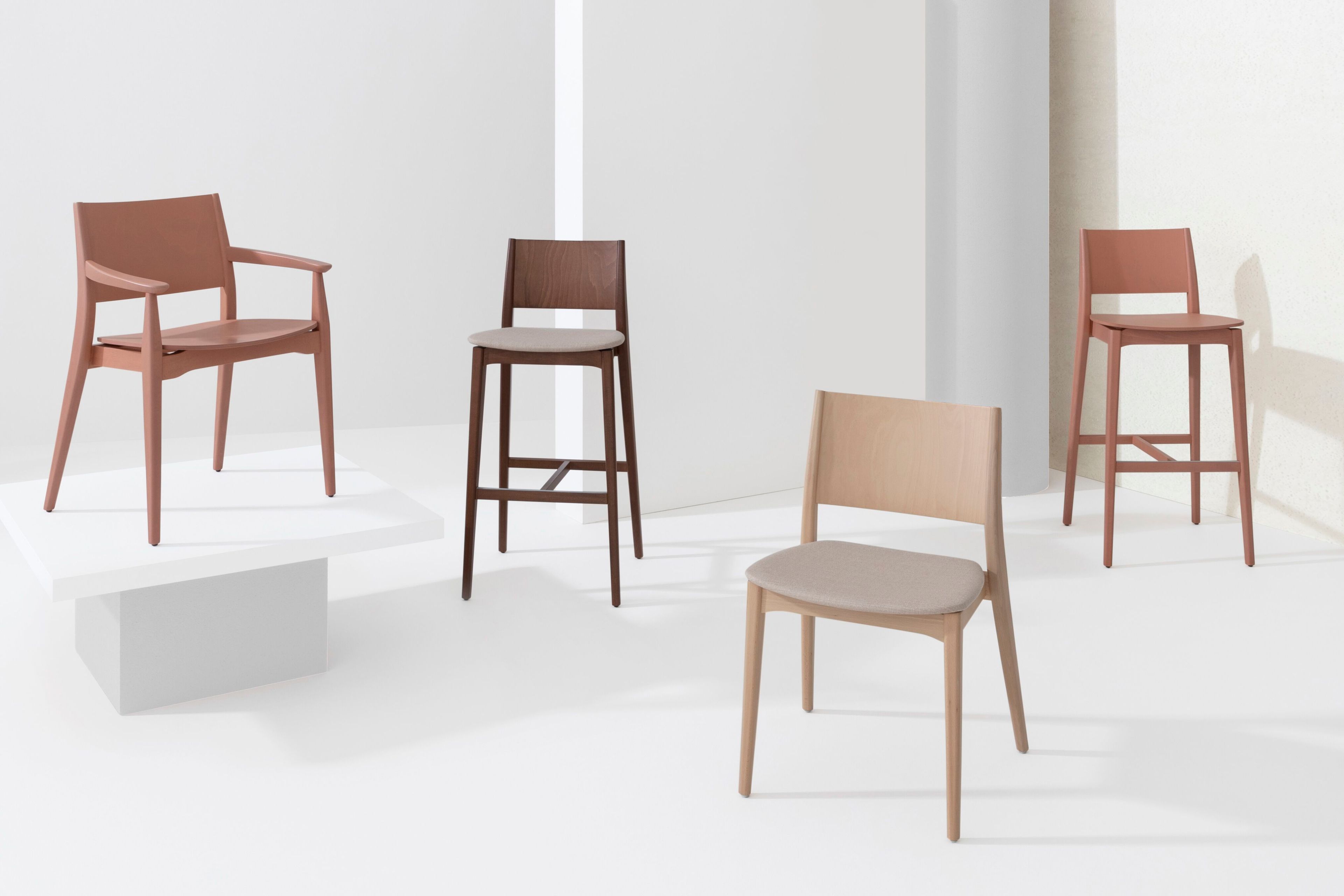 Высокий стул из бука с мягким сиденьем Billiani Blazer ARCH-00017165