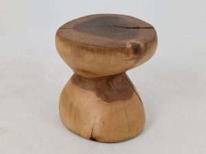 Журнальный столик из грецкого ореха