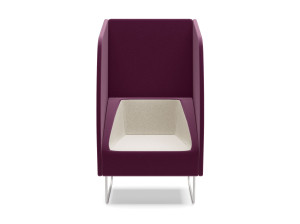 Кресло с высокой спинкой