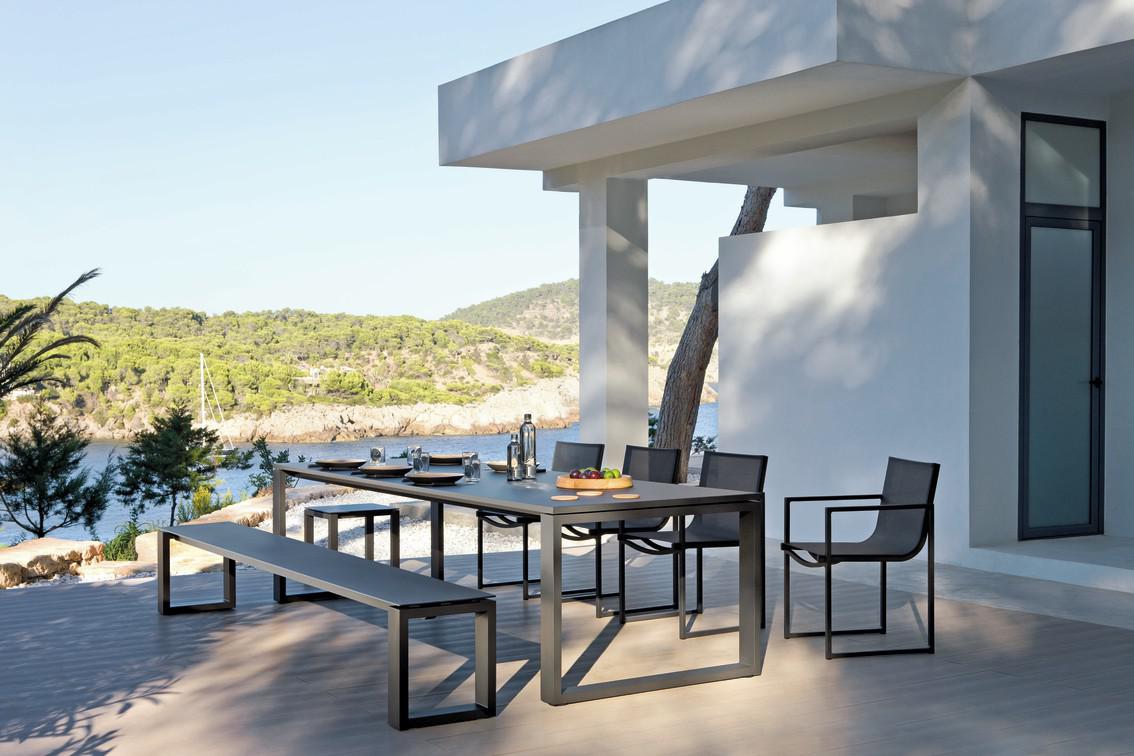 MNST1146 Обеденный стол pa lava ⌀155см Manutti Fuse - Вид №1