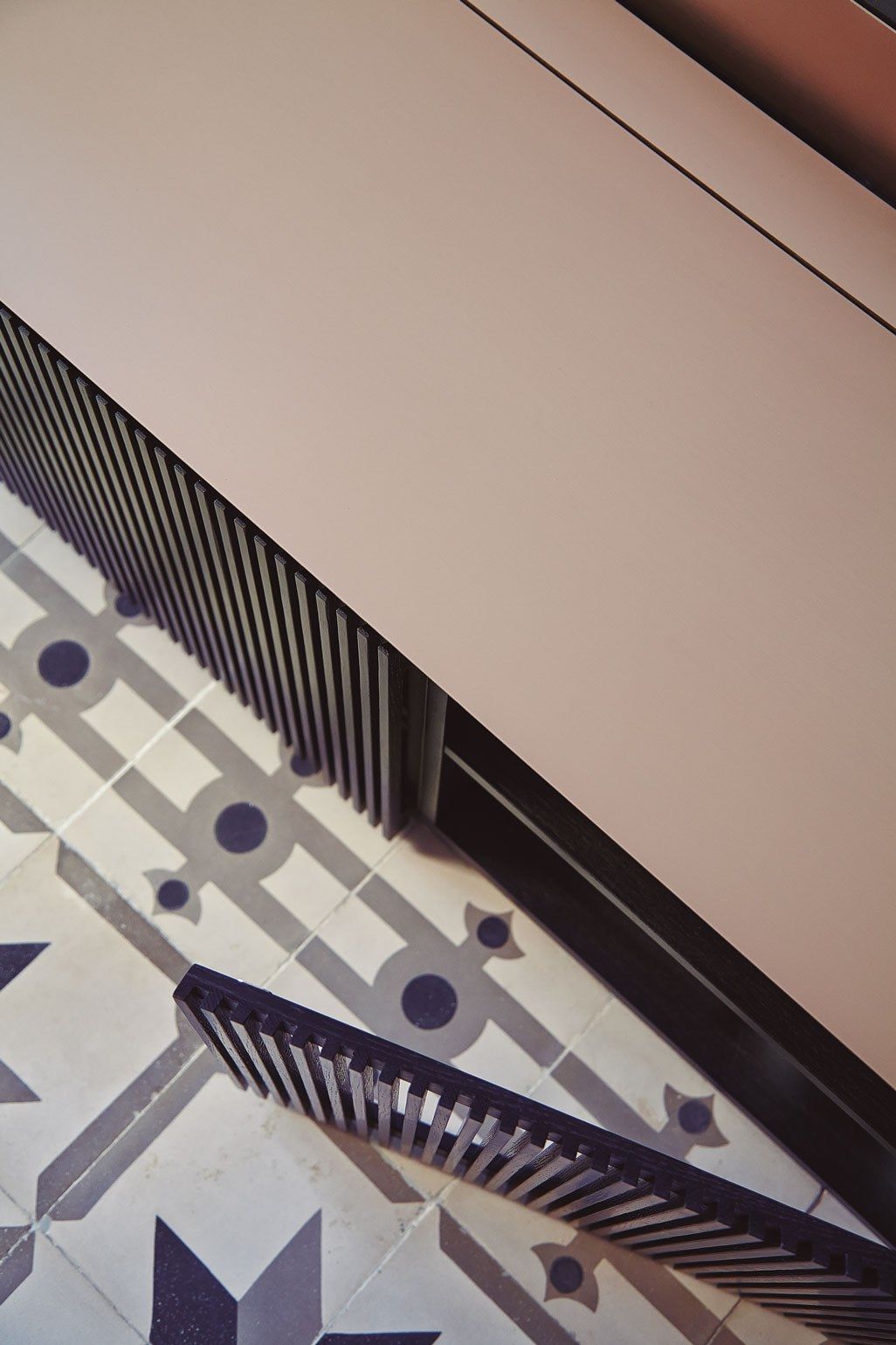 Низкий деревянный шкаф для телевизора с распашными дверцами Punt Stockholm ARCH-00119335 - Вид №3