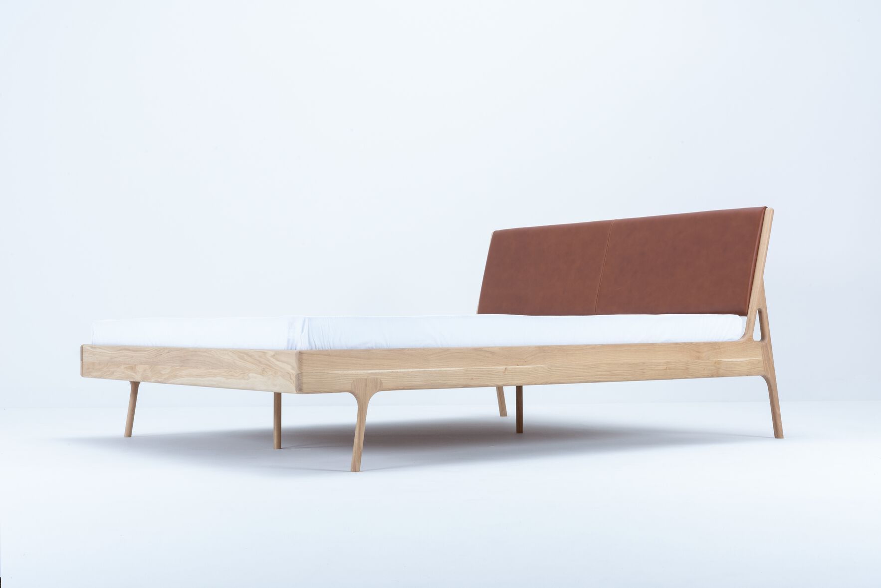 Дубовая двуспальная кровать Gazzda Fawn ARCH-00085993 - Вид №55