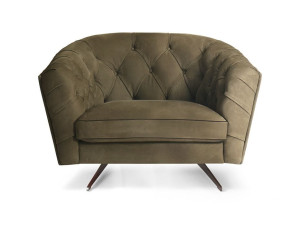 Кожаное кресло с подлокотниками