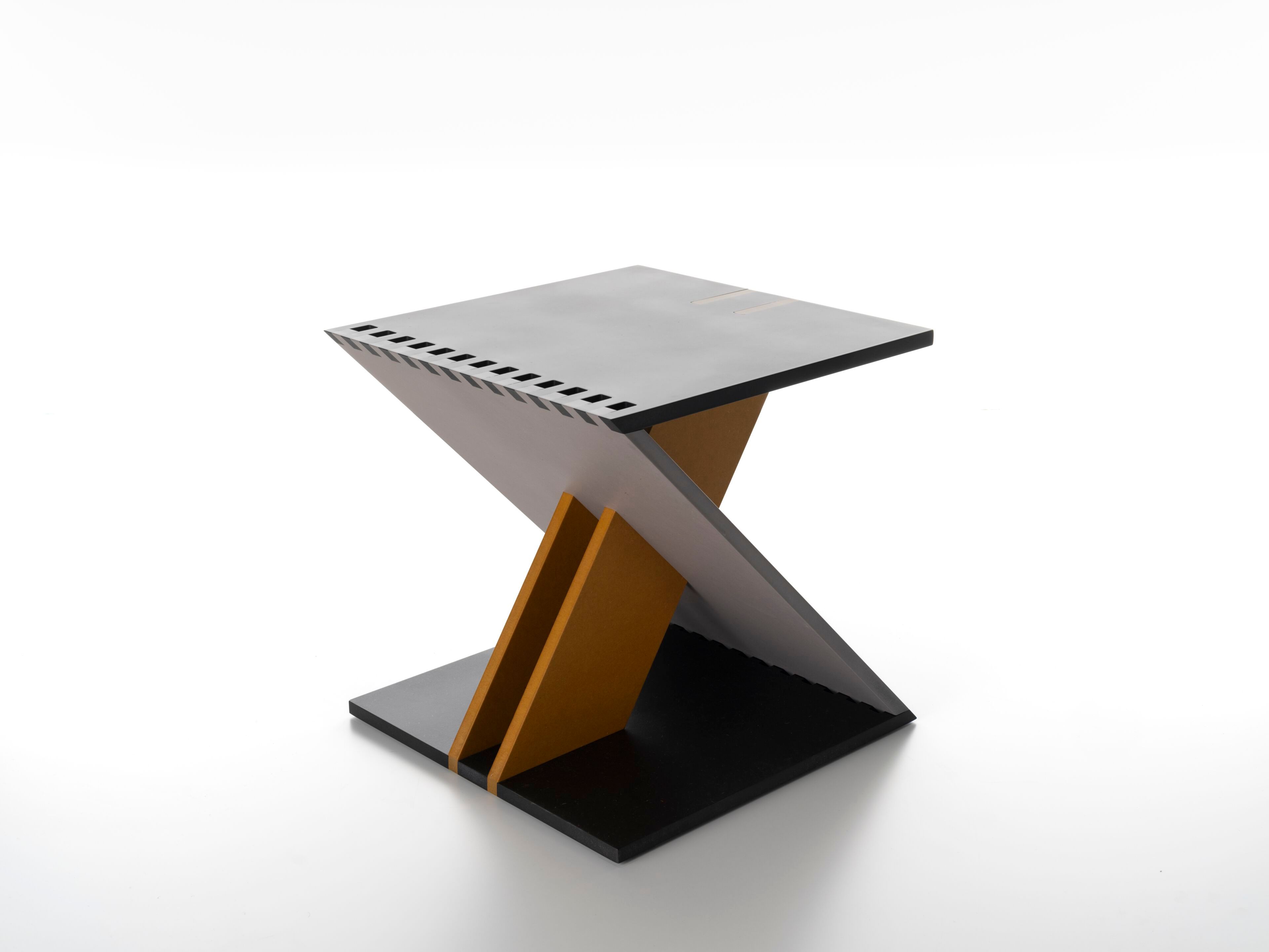 Низкий стул в Valchromat® Alias ZETA STOOL ARCH-00010532