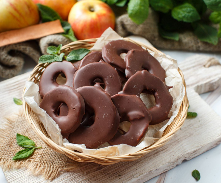 6331 Яблочные сушеные колечки в молочном ремесленном шоколаде Вкусляндия  - Вид №1