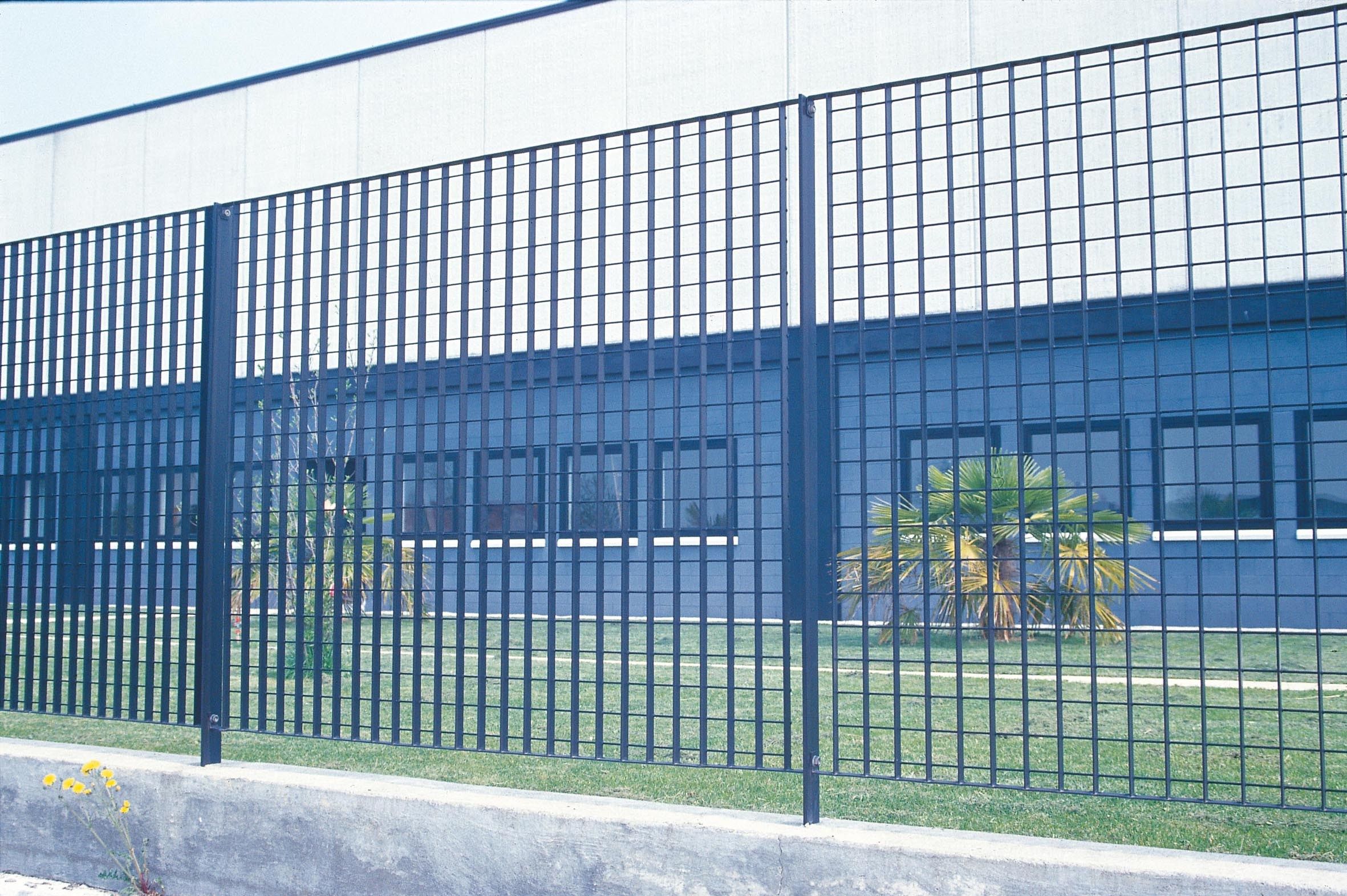 Ограждение из решетки Defim Orsogril PLEIONE® ARCH-00120339 - Вид №4