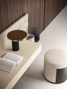 Деревянная секционная оборудованная стена со встроенным освещением