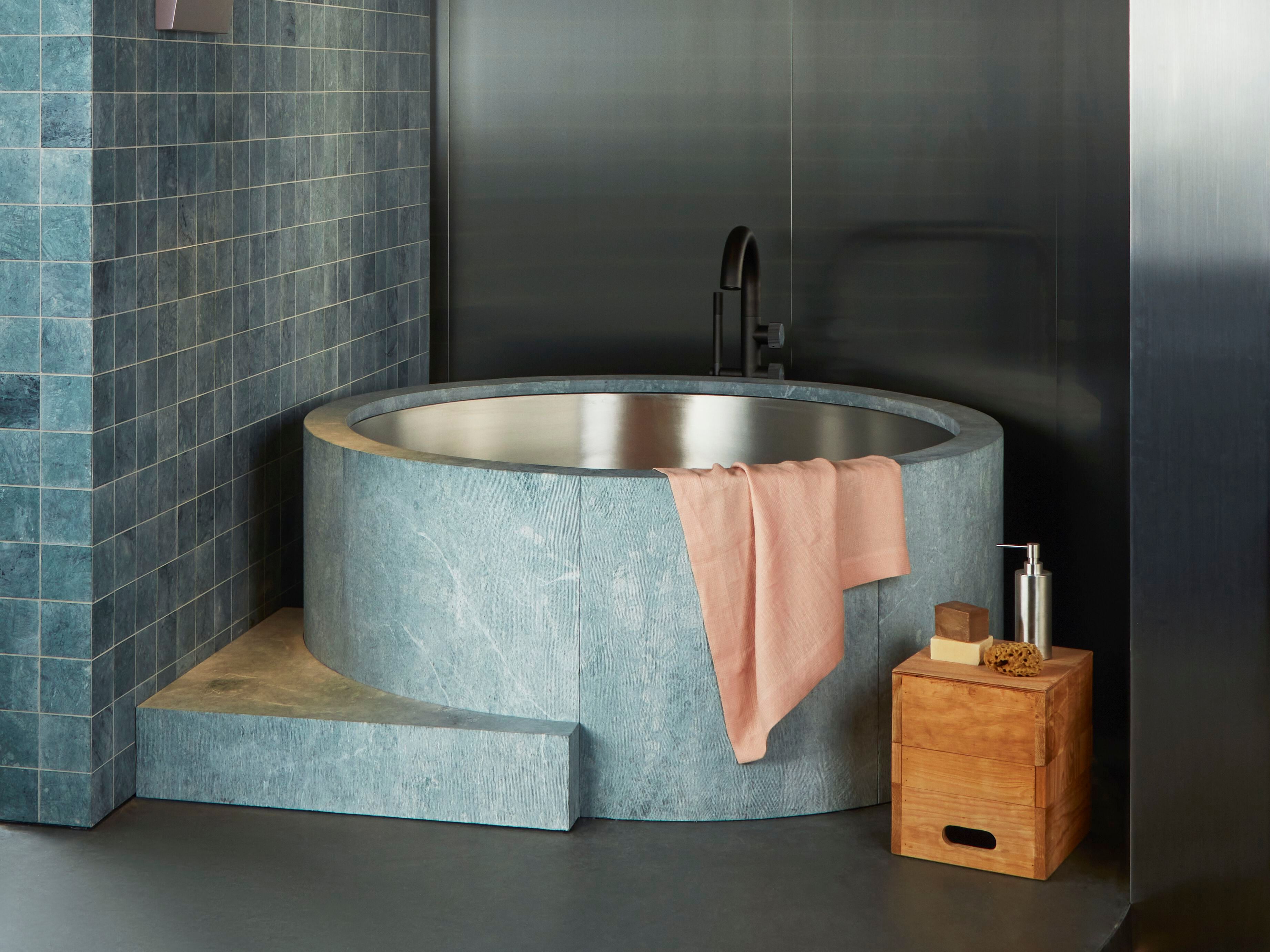 Ванна в центре круглой комнаты Salvatori The Small Hours ARCH-00046261 - Вид №1