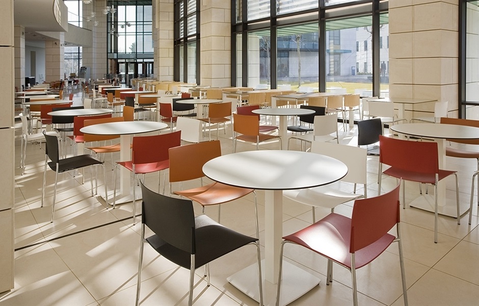 042326 Стол Andreu World Colors - Вид №1