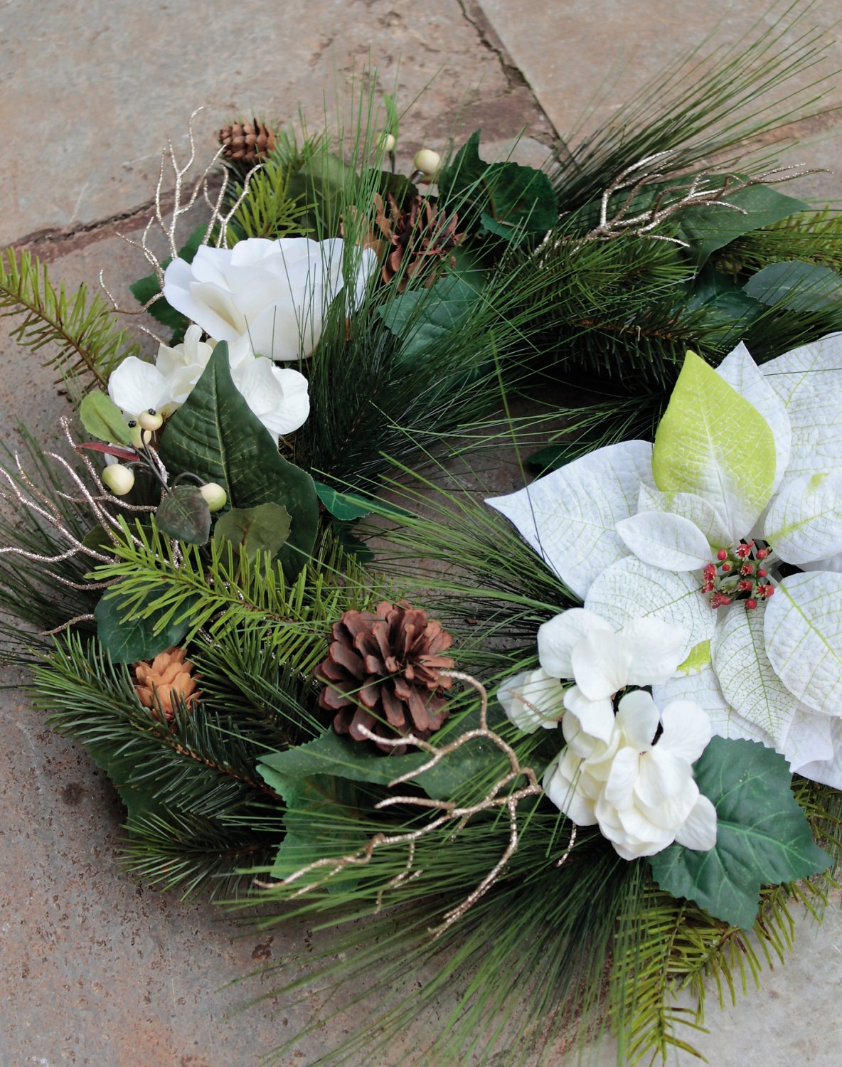 1455 778 a3 Искусственный венок 'пуансеттия / роза / гортензия / ель', Ø 50 см, бежево-белый H-andreas 