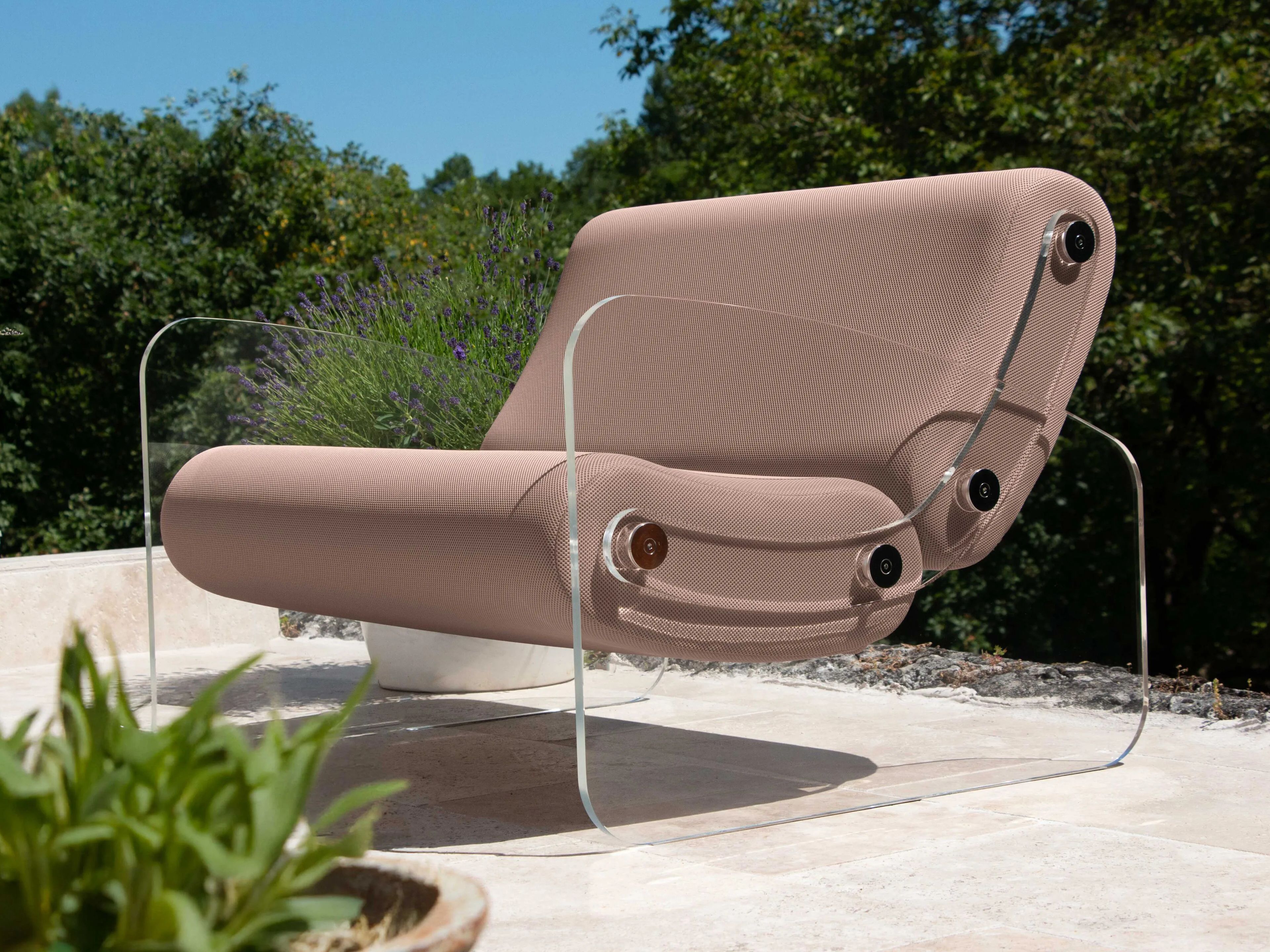 Кресло из ПММА и ткани с подлокотниками KUUMO MW03 ARCH-00044587