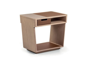 Деревянная тумбочка