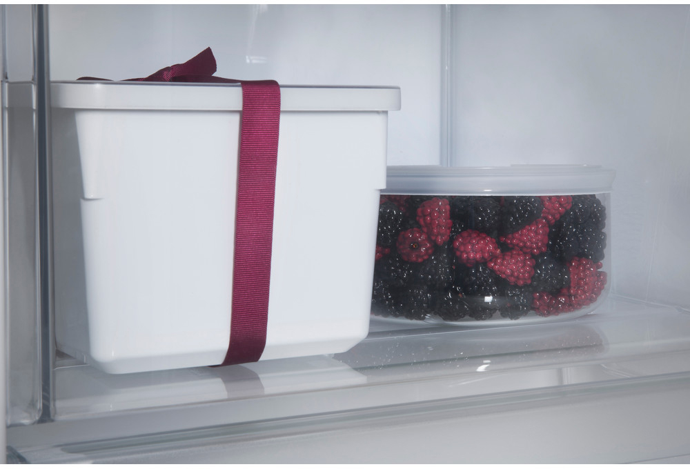 B 20 A1 DV E/HA Встраиваемый холодильник / 193.5х54х55 см, электронное управлене, 228/80 л. Hotpoint-Ariston Santreyd  - Вид №2