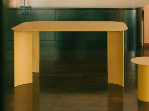 Прямоугольный металлический стол