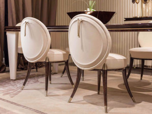 Деревянный мягкий стул медальона