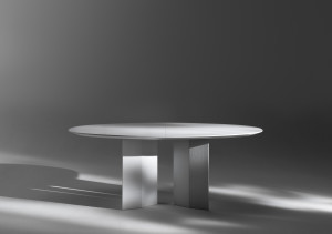 Деревянный овальный стол