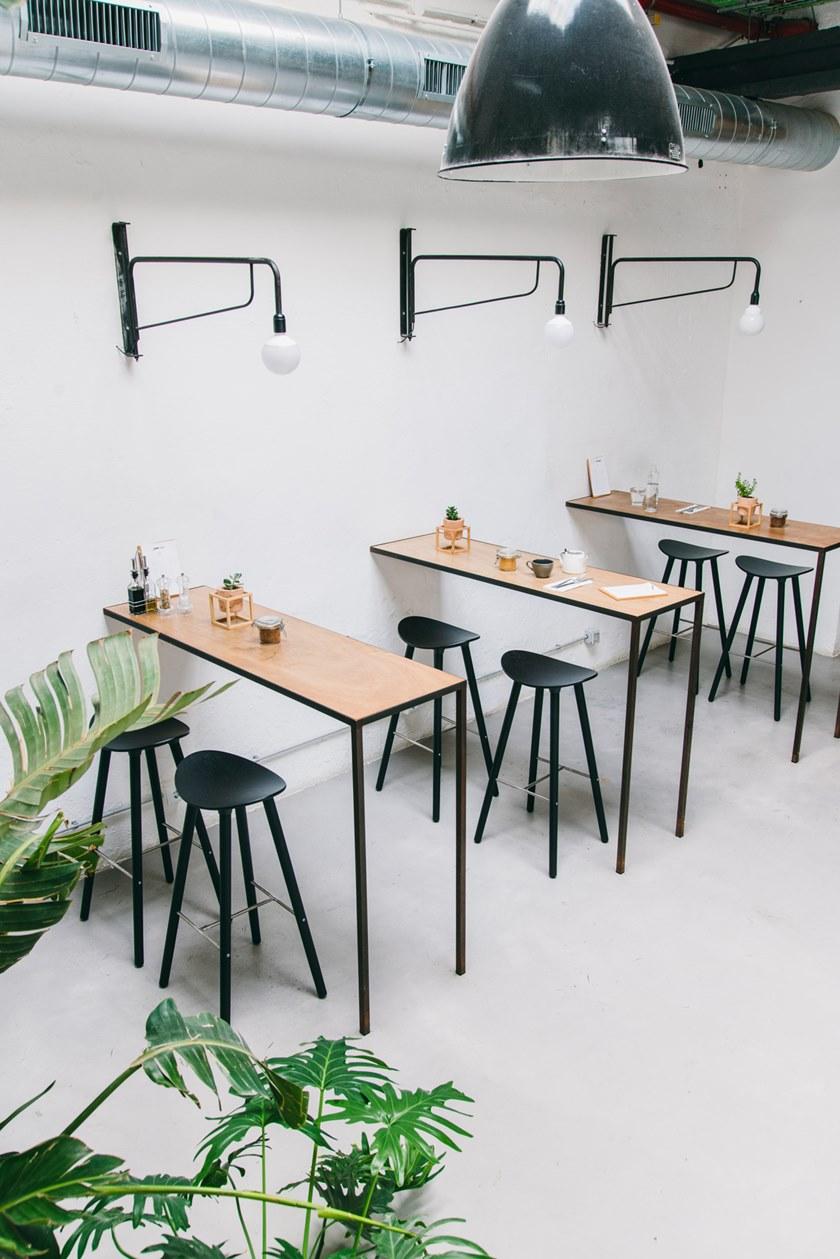 ENEA Высокий табурет с подставкой для ног из дуба и полипропилена Coma wood sun-id-1438429 - Вид №3