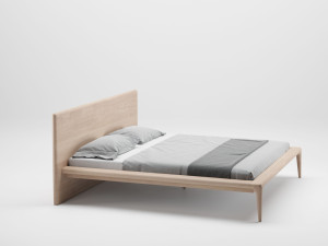 Кровать из массива дерева