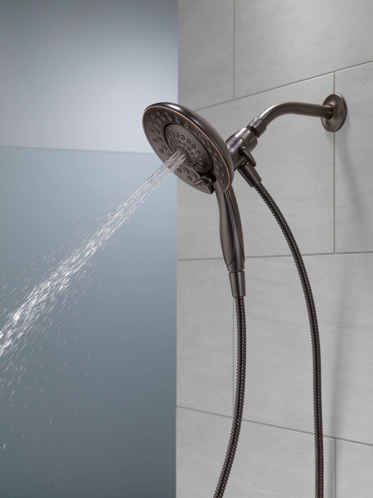 75583CRB In2ition® Душ 2 в 1 с 5 настройками Delta Faucet Universal Showering Венецианская бронза  - Вид №6