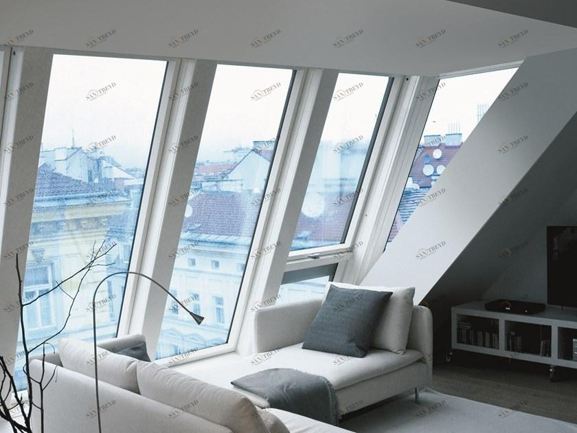 Fakro Распашное деревянное мансардное окно Finestra con asse di rotazione decentrato sun-id-1358797