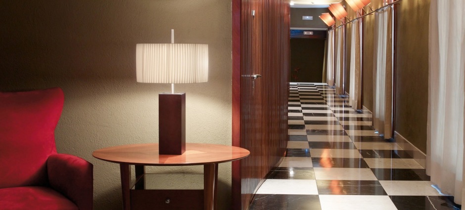 005159 Настольная лампа Mani Bover 