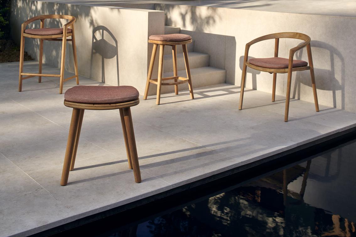 Табурет 61 teak nero Manutti Solid MNST06 - Вид №2