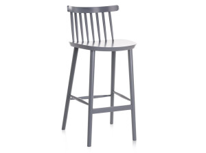 Высокий деревянный стул