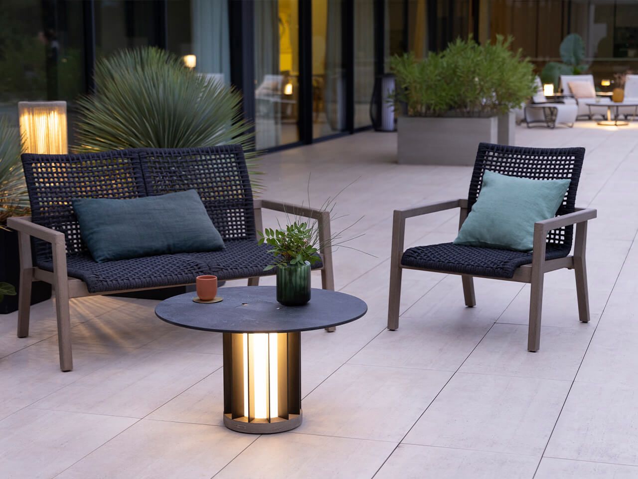 Яркий круглый садовый столик Les Jardins® Tecka ARCH-00039611 - Вид №2