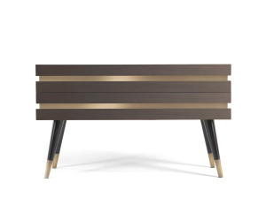 Деревянный комод