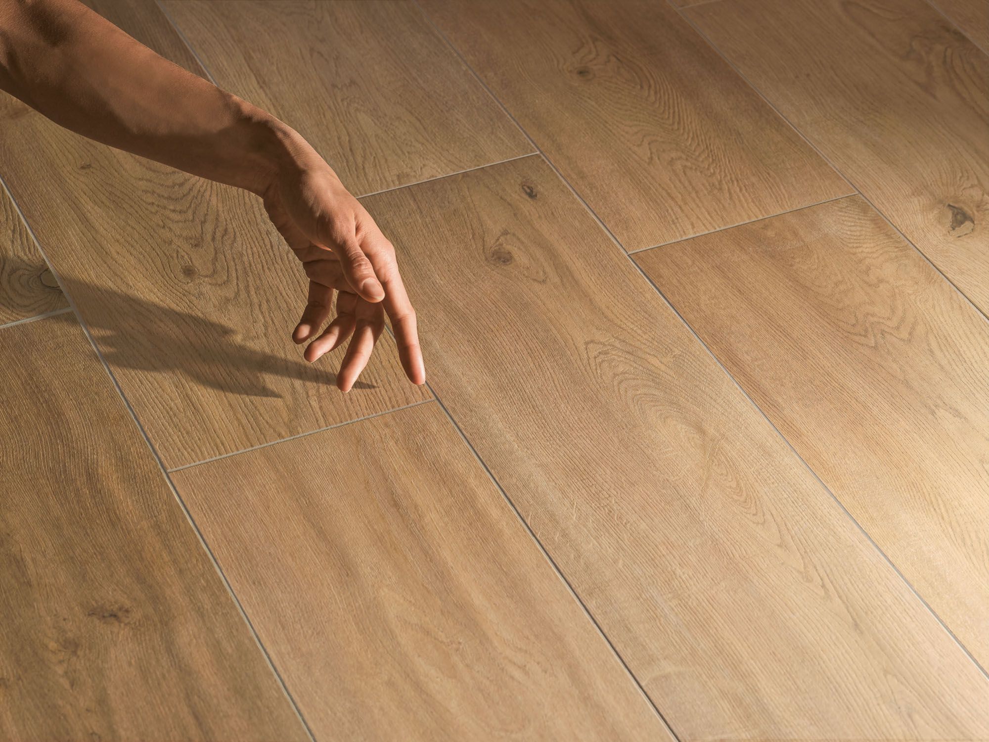 Напольное покрытие из керамогранита в помещении и на открытом воздухе с эффектом дерева Ceramiche Caesar Rever ARCH-00127351 - Вид №2