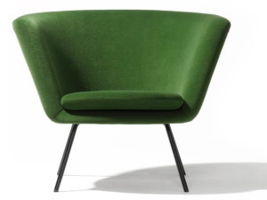 Кресло с подлокотниками