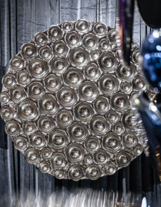 Декоративный предмет стеклянной стены