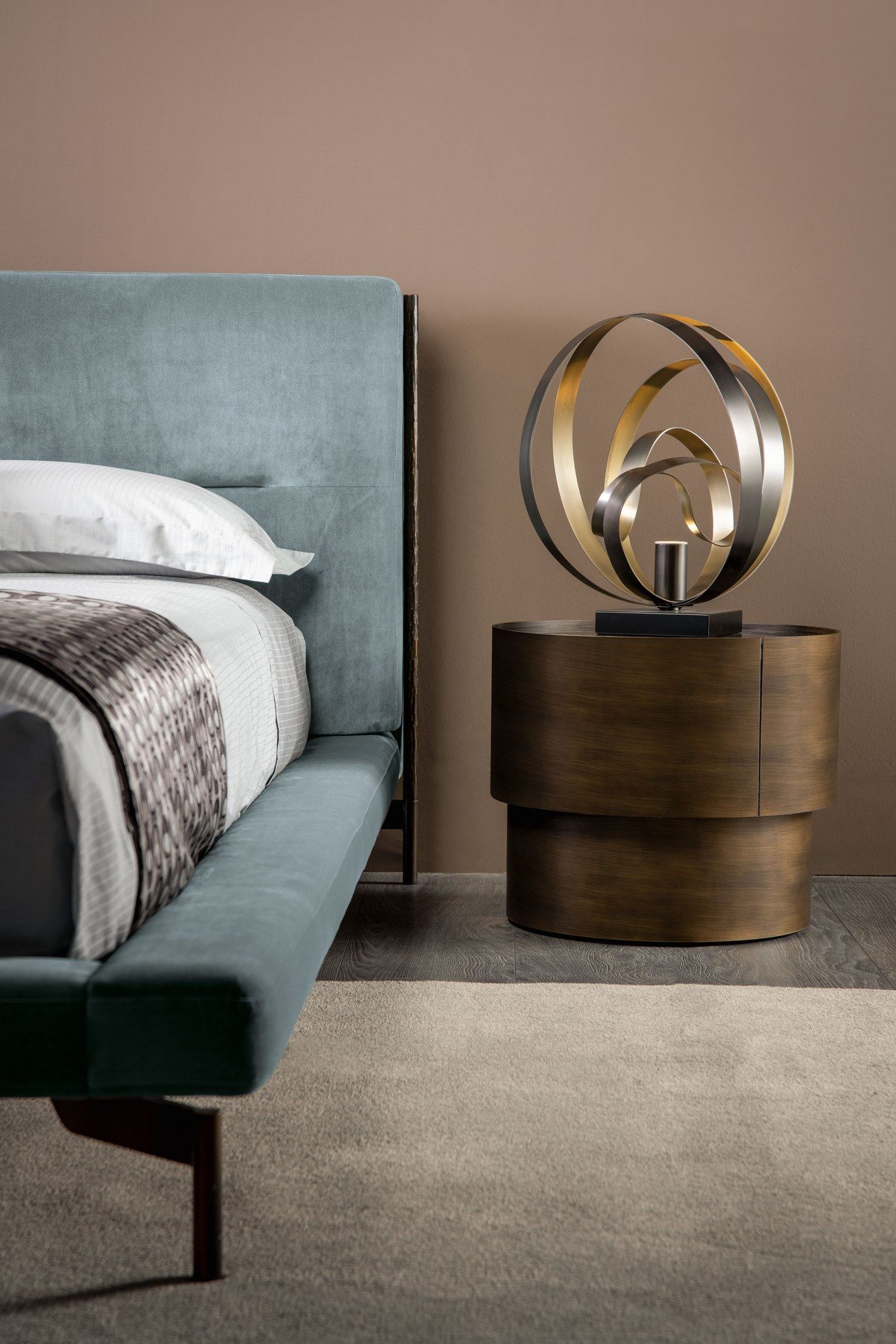 Бархатная кровать с мягким изголовьем Cantori SHANGHAI ARCH-00035120 - Вид №5