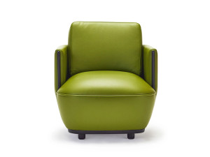 Кожаное кресло с подлокотниками