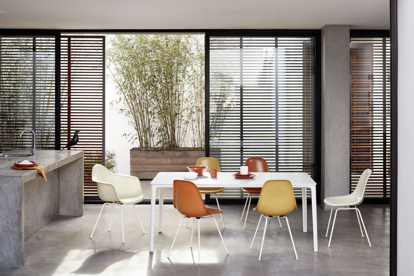 Прямоугольный обеденный стол из алюминия и стекла In Stock Vitra ARCH-00134787 - Вид №3