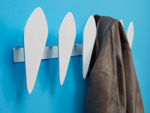 Металлическая настенная вешалка