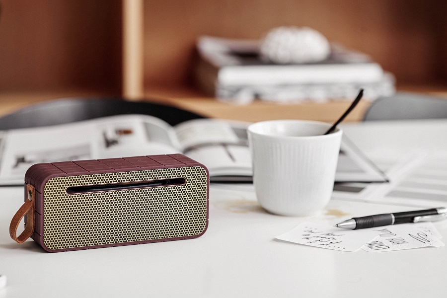 Колонка беспроводная с ремешком aMOVE бордовая KREAFUNK KFNG67 - Вид №2