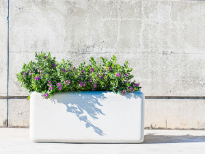 Плантатор из армированного волокном бетона